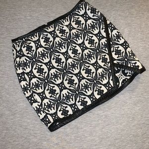 🖤Express Black and White Mini Skirt🖤